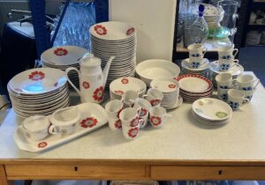 Lot med retro sommerhus porcelæn