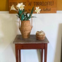 Vintage rustikt lille bord med voksbehandlet bordplade