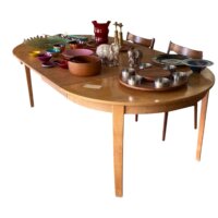 Omann Jr. spisebord i eg (oak)