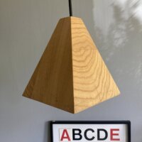 Loftslampe i massiv træ