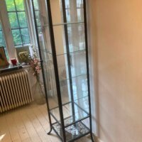 Vitrine- udstillingsskab
